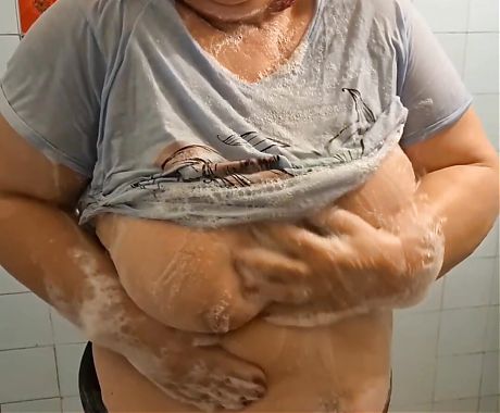 Fat masked BBW Mature Granny takes a shower. Hot body.