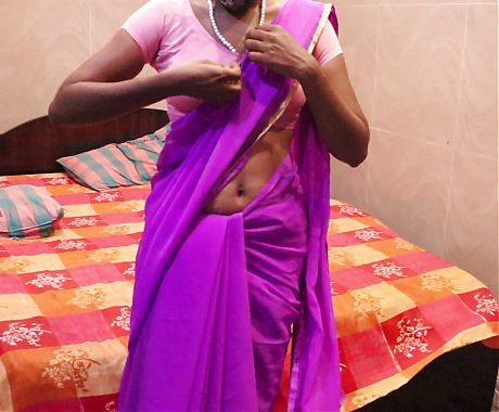 INDIAN TAMIL BEST SEXY GIRL WEAR THA SAREE                                           