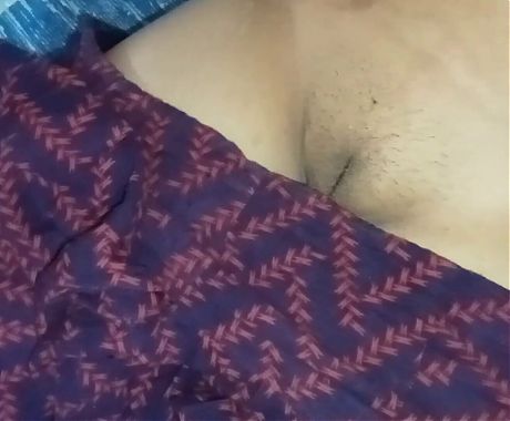 Indian mature mom show in full body.